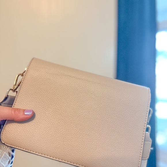 Jen + Co Vegan Leather Crossbody - Picture 4 of 5